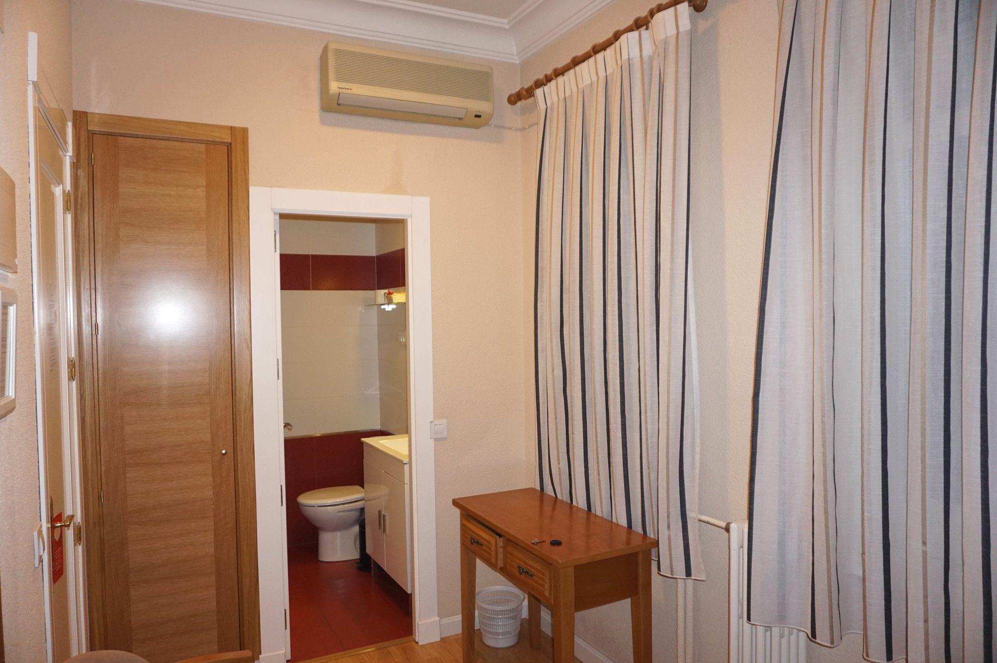 Hostal Santillan مدريد المظهر الخارجي الصورة